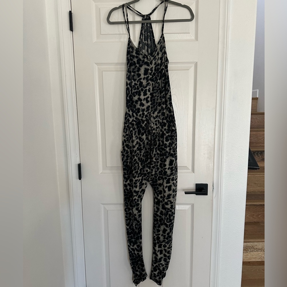 TOPSHOP black & gray leopard harem jumpsuit/ romper. Size 6, small.